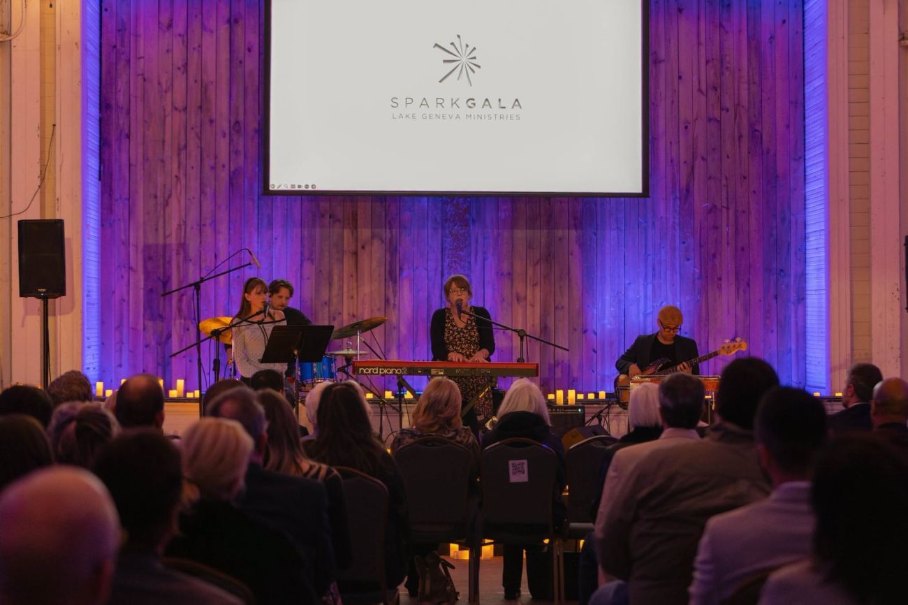 Live piano performance in front of a full crowd